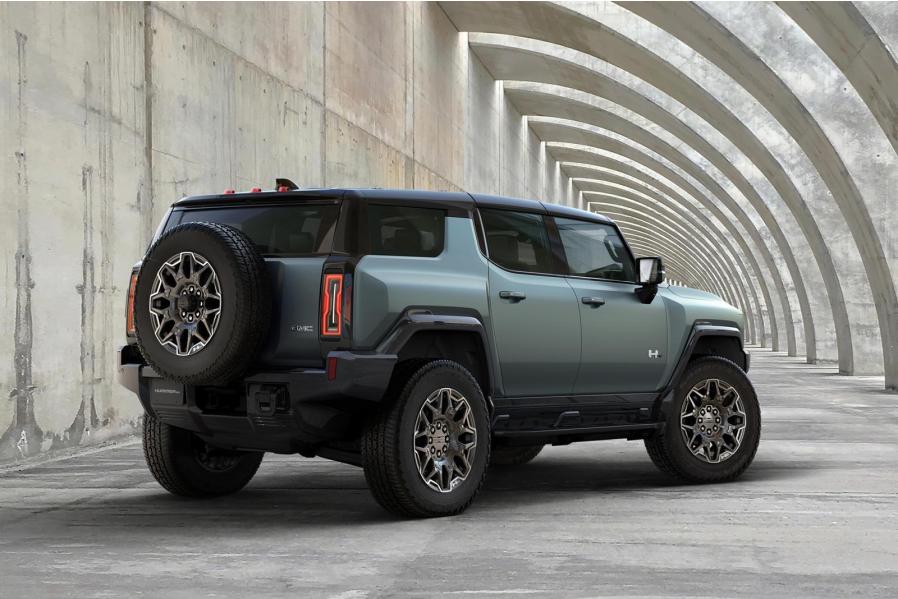  2024 GMC Hummer SUV Arrives With 830 Electric Horses