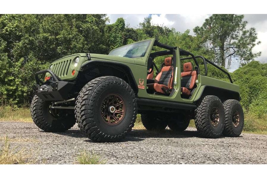 Bruiser Conversions Jeep Wrangler 6x6 is a hard thing to miss